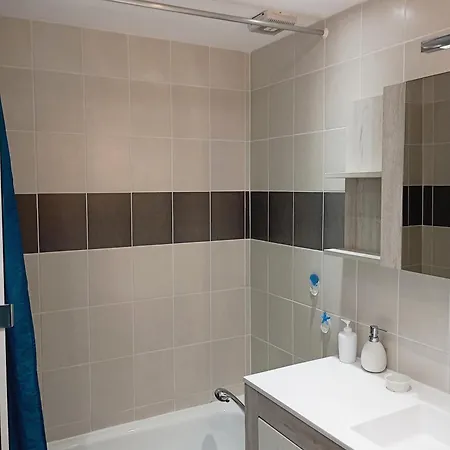 Grand Proche Port Et Plages, 6 à 8 Pers, 3 Chambres, Climatisé Appartement